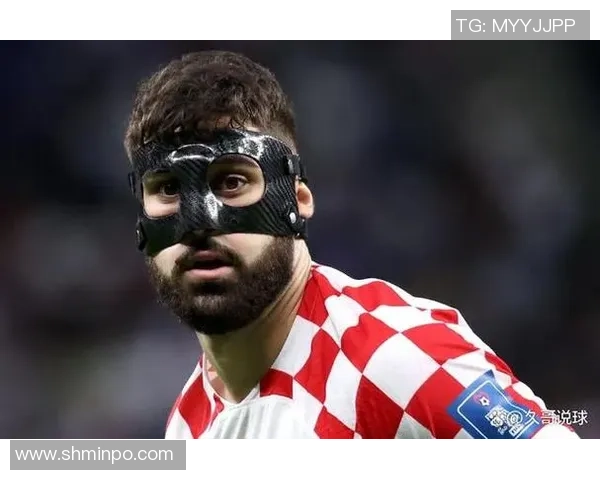 球星面具足球：揭秘明星球员背后的神秘面具与赛场表现