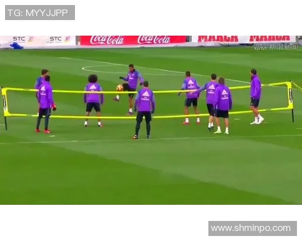 足球球星炫技对决震撼场面高清大图展示精彩舞步与球技结合